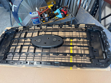 DC3Z-8200-A and DC3Z-8A284-A Local Pickup 77573 2013-2016 F-250 F-350 New OEM Grille And Satin Painted Surround  DC3Z-8200-A and DC3Z-8A284-A