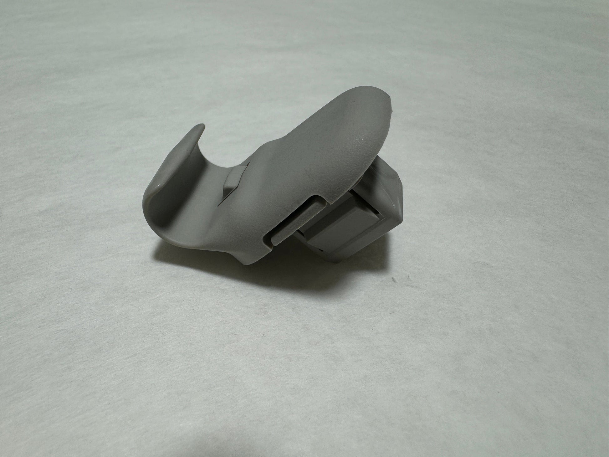 LC62-69-261B-75-G14 Mazda 2 / 3/  5 / CX-9 CX-7 Gray Sun Visor Clip Holder Fits Either Side