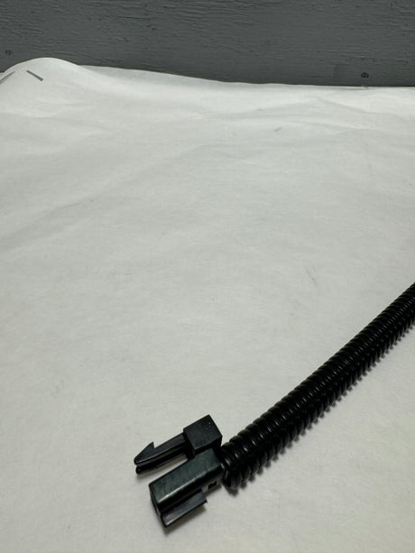 19121541 Silverado Sierra Tahoe Yukon Passenger Side Seat Belt Buckle OEM