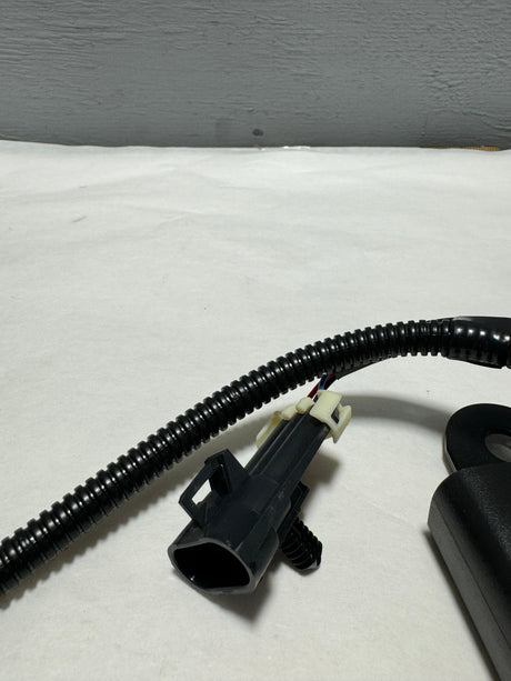 19121541 Silverado Sierra Tahoe Yukon Passenger Side Seat Belt Buckle OEM