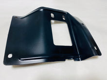 Load image into Gallery viewer, CL-5C3Z-17B984-AA-C28 2005-2007 F-250 F-350 or Excursion Passenger Side Front Bumper Mount Plate Genuine New