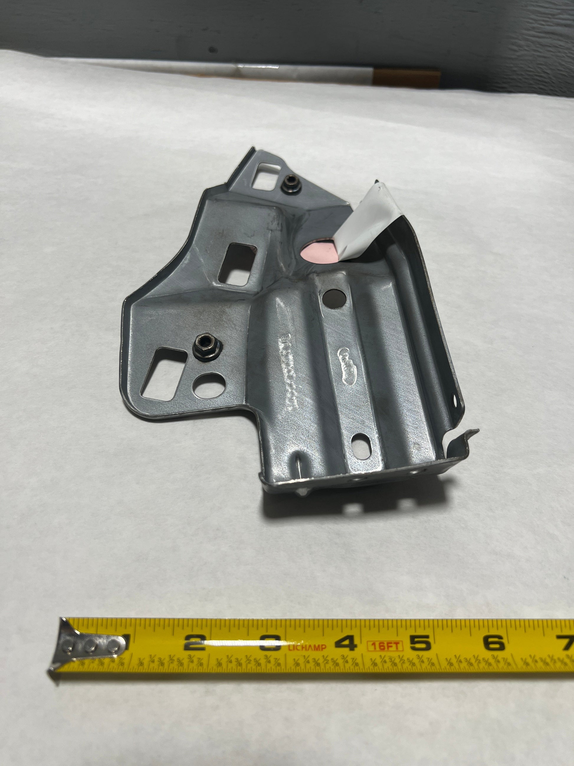 CL-0323-8L8Z-13A004-A-J2 2008-2012 Ford Escape Passenger Side Front Bumper Side Bracket 8L8Z-13A004-A