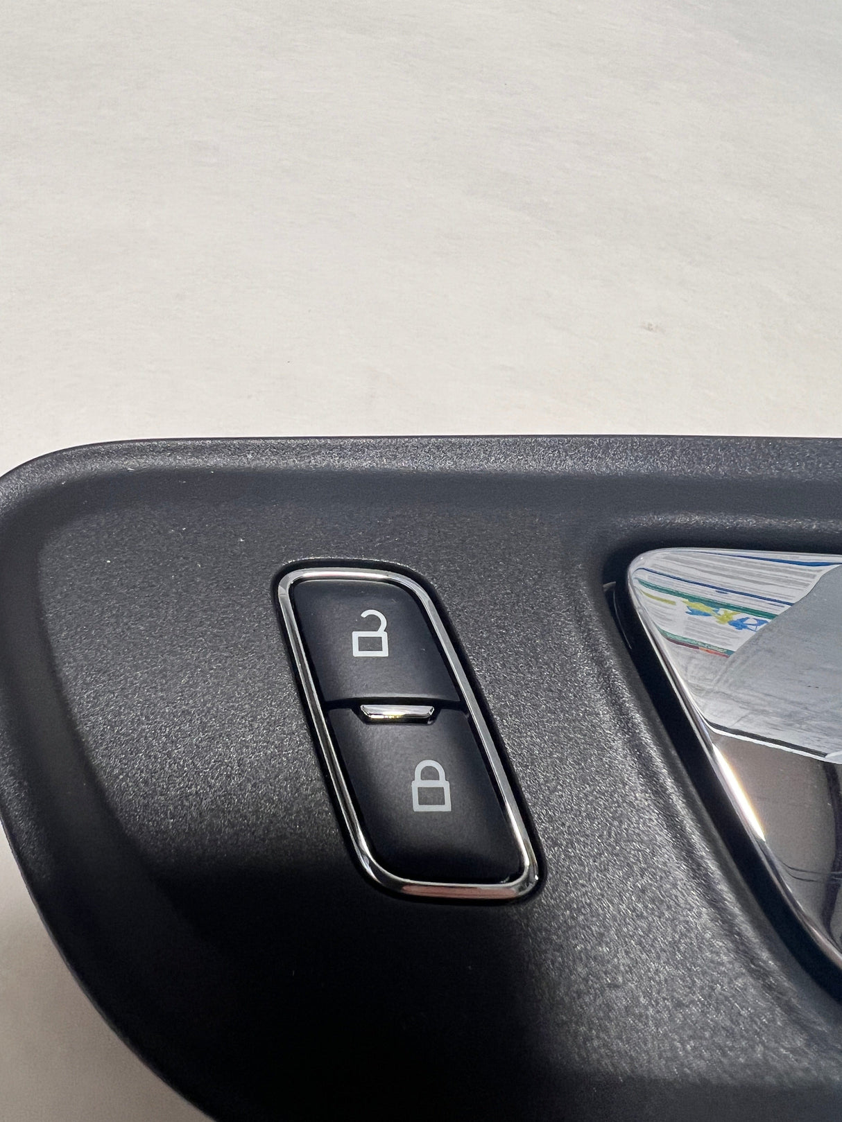 CL-DG1Z-5422600-AC-C22 2013-2019 Ford Taurus Front Passenger Door Interior Chrome Door Handle With Lock Switch