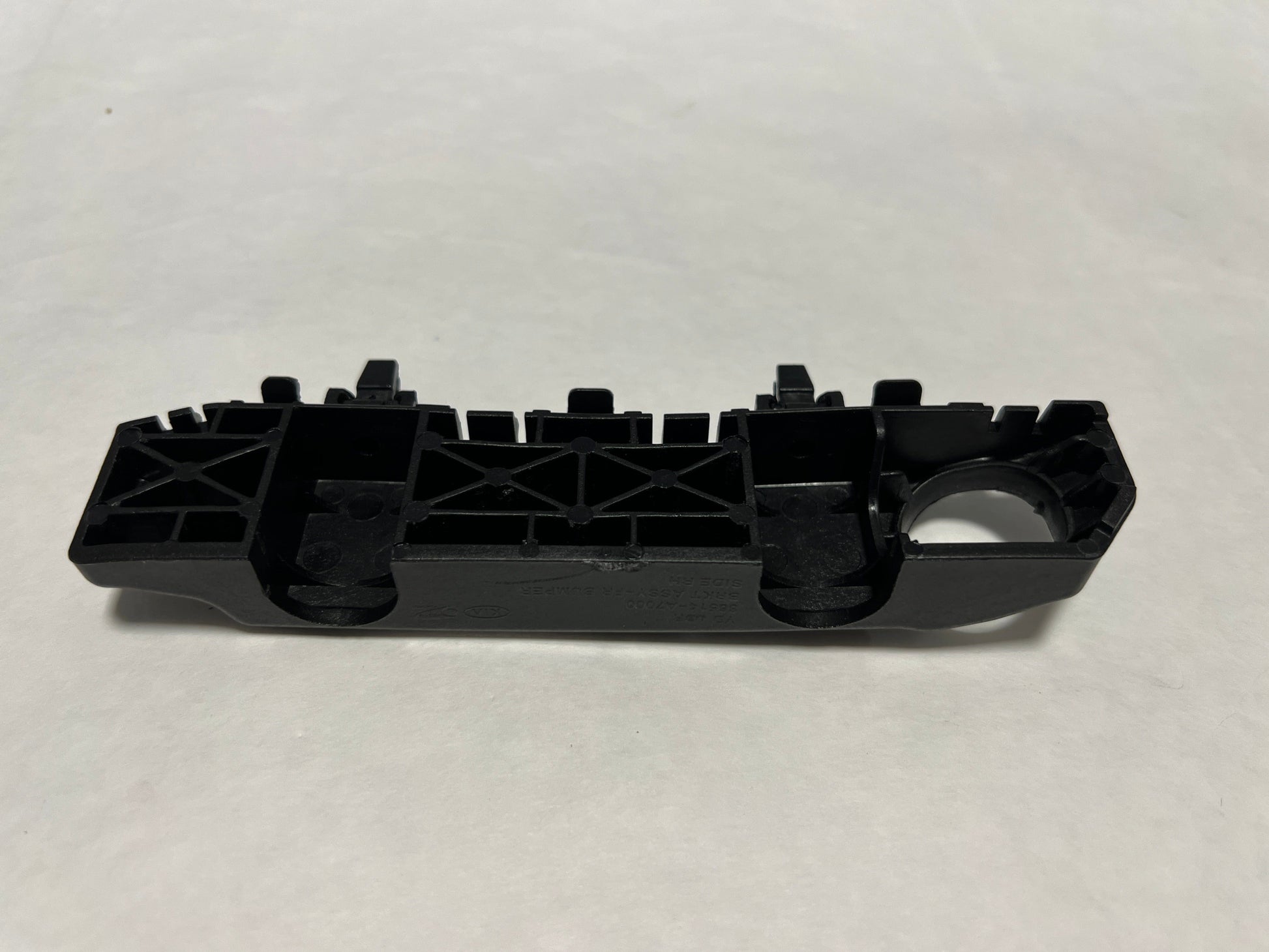 86514-A7000-H8 2014-2018 Kia Forte Passenger Side Front Bumper Side Bracket Genuine