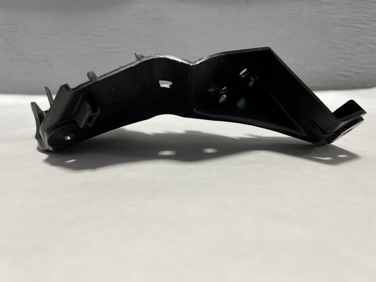 86551-B2000-H8 2014-2019 Kia Soul Driver SIde Front Bumper Bracket Genuine