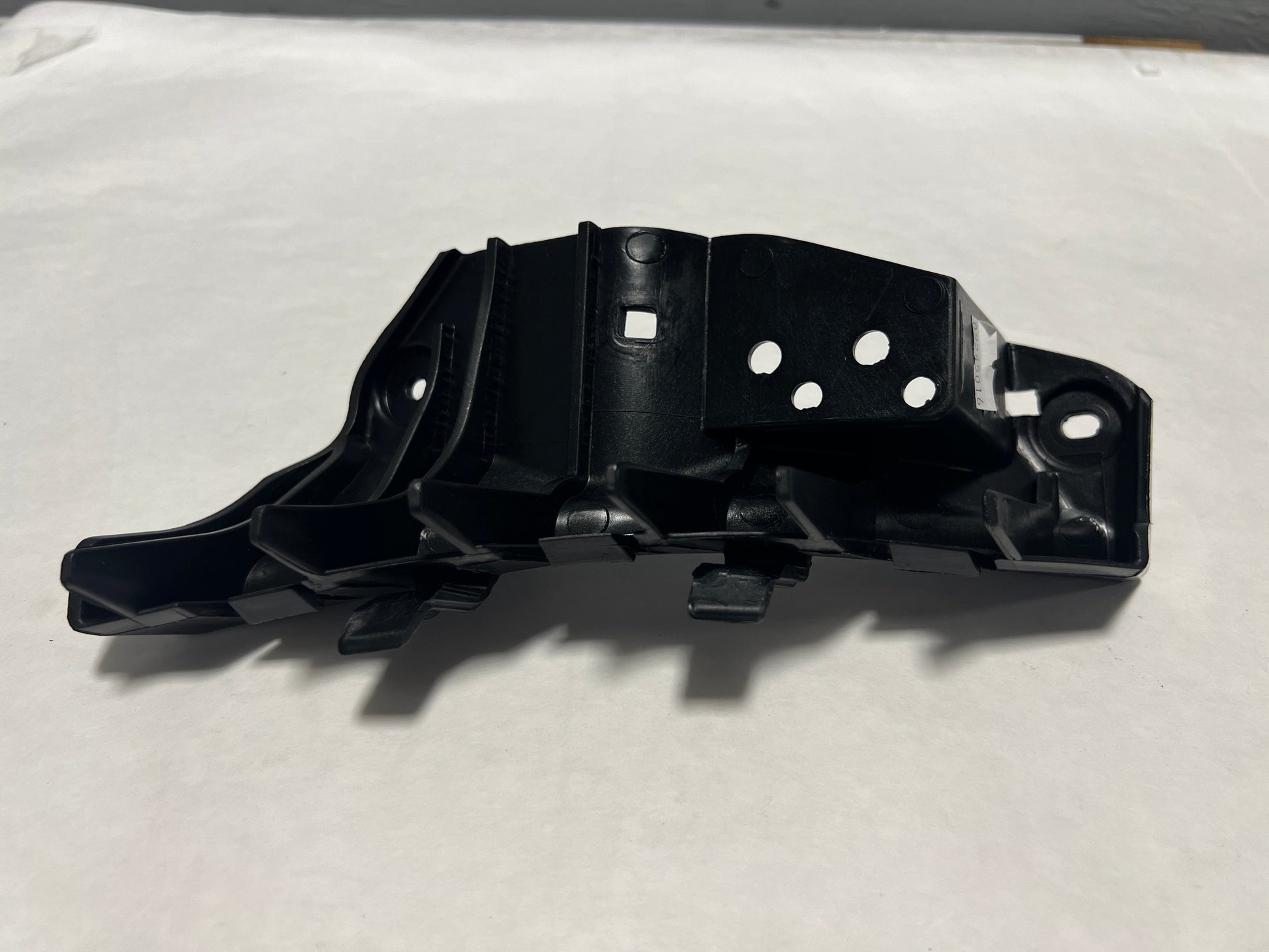 86552-B2000-H9 2014-2019 Kia Soul Passenger Side Front Bumper Upper Bracket Genuine New