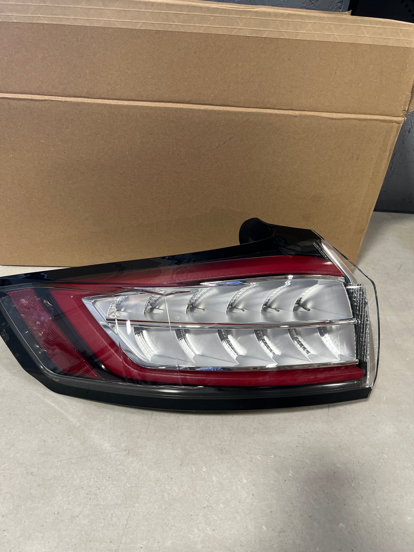 CL-HT4Z-13405-E-E1 2015-2018 Ford Edge Driver Side Tail Light Genuine Ford HT4Z-13405-E Part New