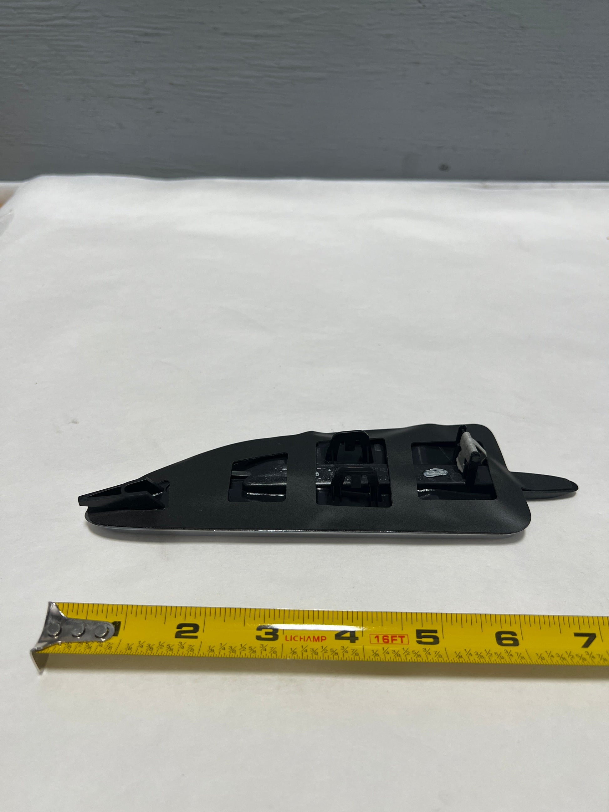 CL-GJ5Z-16228-AB-H18 2017-2019 Ford Escape Driver Side Fender Emblem Black and Chrome