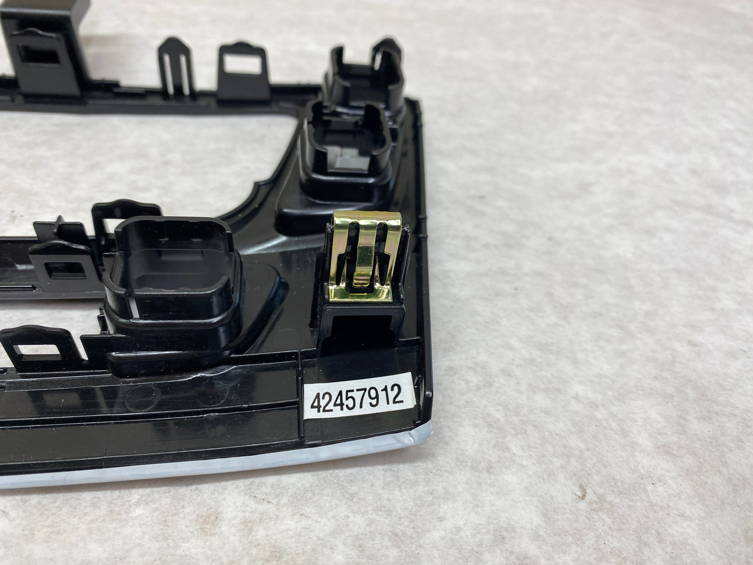 CL-0323-42457912-C24 2017-2022 Buick Encore A/C Heater Control Dash Bezel Trim Piano Black Genuine New