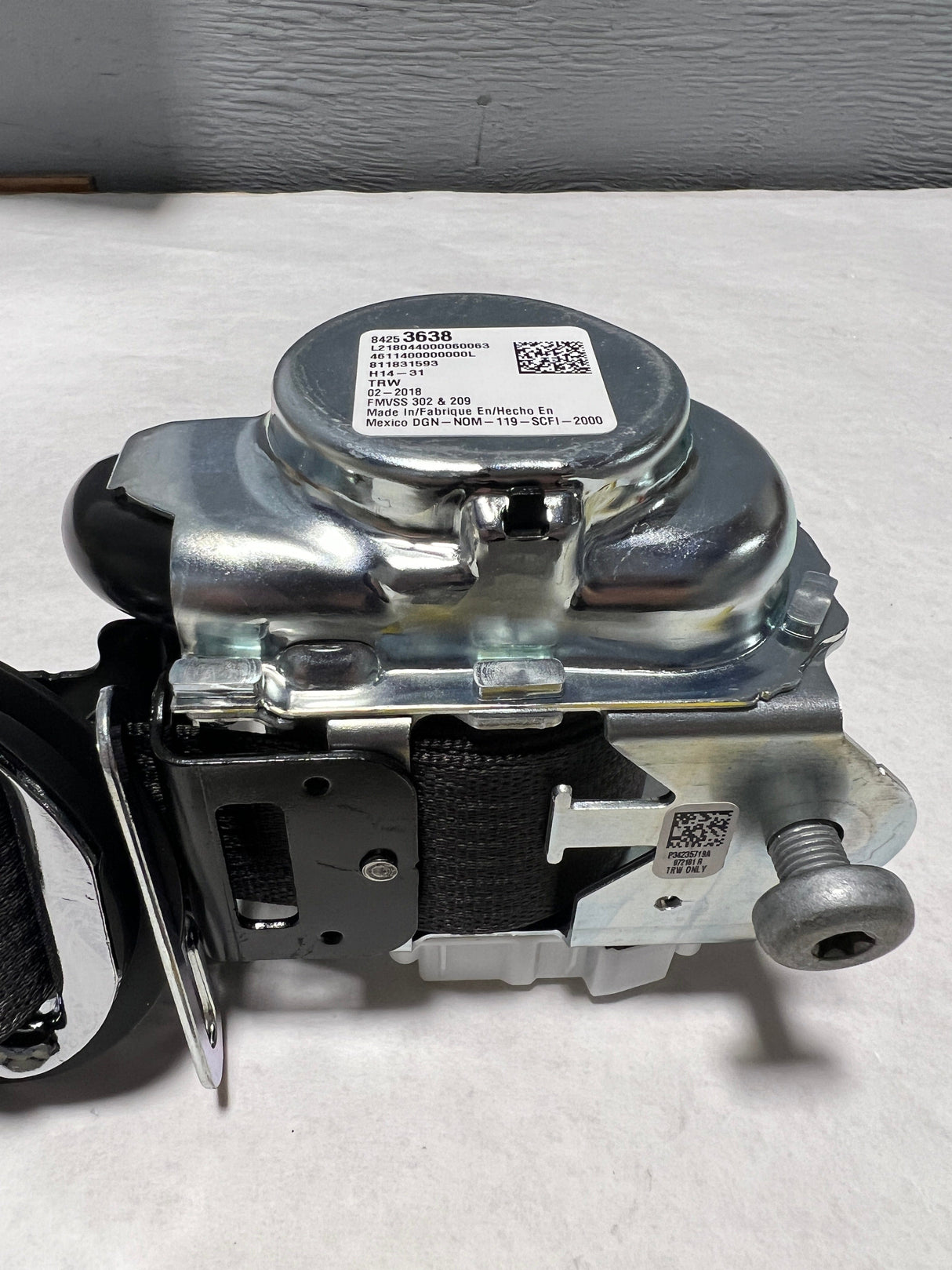 CL-0323-19356079-H22 2018-2019 Silverado or Sierra 2500 3500 Front Driver Seat Belt Retractor Cocoa Color