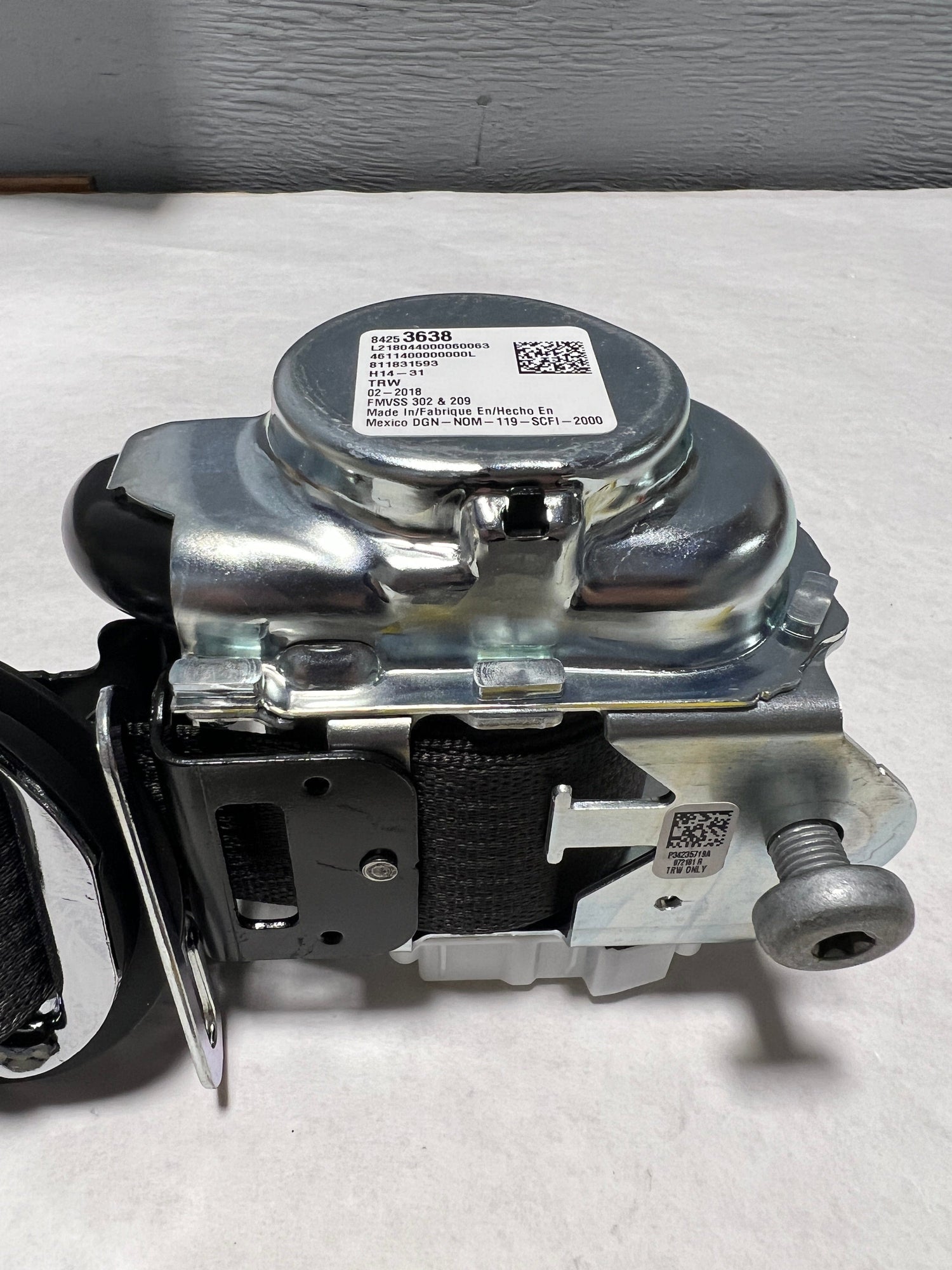 CL-0323-19356079-H22 2018-2019 Silverado or Sierra 2500 3500 Front Driver Seat Belt Retractor Cocoa Color