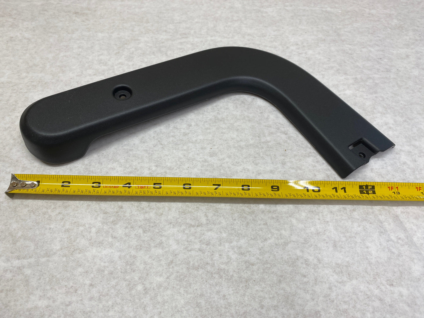 CL-0323-84389848-C24 2019-2022 GMC Acadia 2nd Row Passenger Side captain seat Hinge cover inboard upper black 40% side