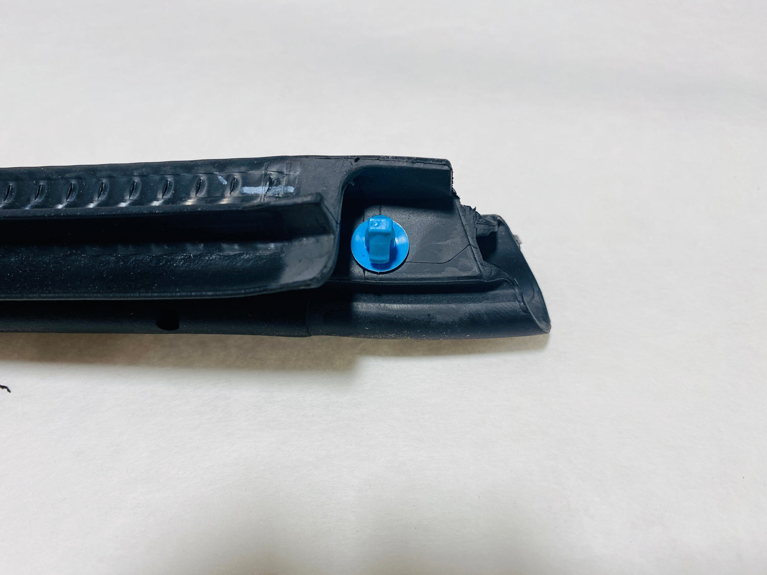 CL-M1PZ-7828125-A-H20 2021-2023 Ford Bronco Sport Driver Side Rear Door Weatherstrip Seal Genuine New